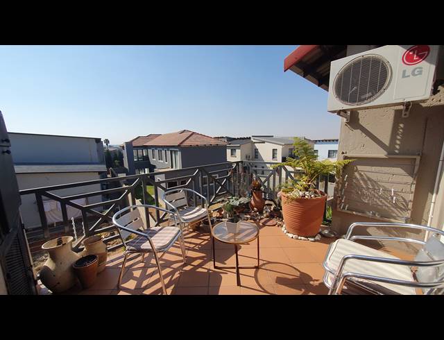 2 BEDROOM SECTIONAL TITLE FOR SALE IN SOUTH CREST